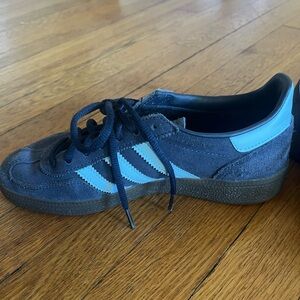Navy Adidas sneakers (Spezial). Size 5